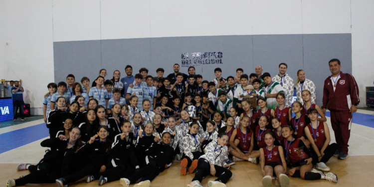 Defensores de Villa Ramallo y Racing Castex se coronaron en la Copa Argentina Sub-12